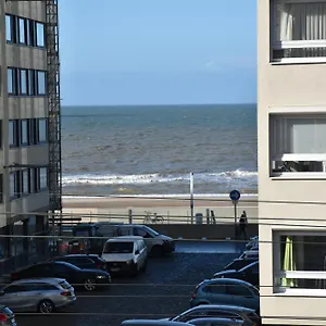 Lichtrijk 2-slaapkamerappartement Met Zeezicht En Gratis Parking Ostende